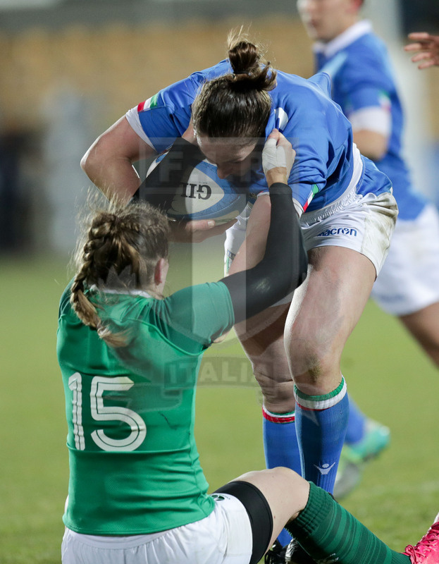 Guinness Sei Nazioni 2019 Donne, Round 3, Parma, Stadio Lanfranchi, 23/02/2019, Italia Donne v Irlanda Donne. Lucia Gai placcata da da Lauren Delany. Foto Roberto Bregani/Fotosportit