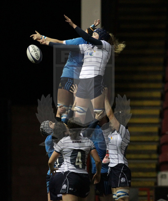 RBS Sei Nazioni 2017, Cumbernauld, Broadwood Stadium 17/03/2017 Scozia Donne v Italia Donne, touche contesa con Isabella Locatelli. Foto Daniele Resini/Fotosportit