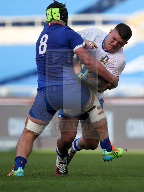Guinness VI Nazioni 2021, Roma, Stadio Olimpico, 6/02/2021, Italia v Francia. Marco Riccioni placcato da Gregory Alldritt. Foto Roberto Bregani/Fotosportit