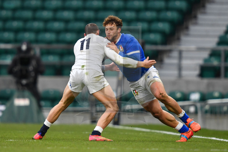 Guinness Sei Nazioni 2021, Round 2, Londra, Twickenham 13/02/2021, Inghilterra v Italia, Federico Mori impatta su George Ford. Foto Graig Thomas/Fotosportit