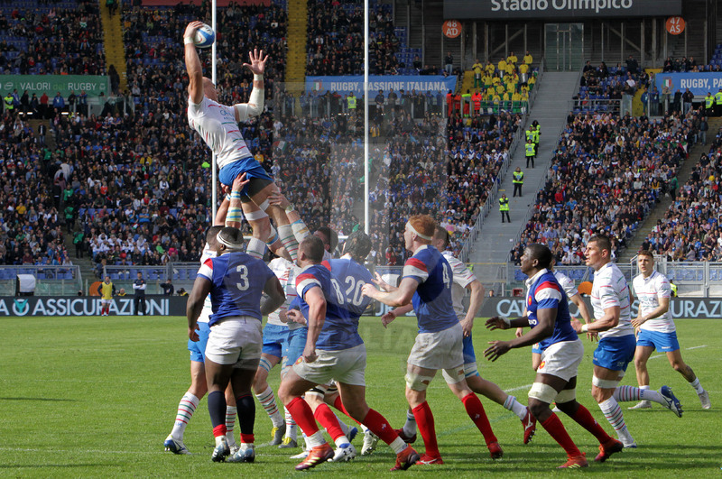 Guinness Sei Nazioni 2019, Round 5, Roma, stadio Olimpico 16/03/2019, Italia v Francia, touche in acrobazia per Sergio Parisse. Foto Daniele Resini/Fotosportit