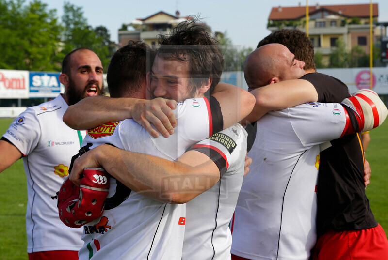 Rugby, Serie A 2015-2016, Finale, Viadana (MN), Stadio Zaffanella, 22-05-2016, Conad Reggio v Tossini Pro Recco. I giocatori del reggio festeggiano al termine dell\
