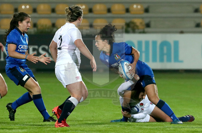 Guinness Sei Nazioni Donne 2020, Round 5, Parma, Cittadella del Rugby 01/11/2020, Italia Donne v Inghilterra Donne, Manuela Furlan ricicla su Maria Magatti. Foto Daniele Resini/Fotosportit