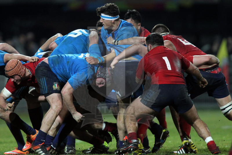 Rbs Sei Nazioni 2016 under 20, round 1, Nevers, Stade Du Pré Fleuri 05/02/2016, Francia U20 v Italia U20, drive azzurro con Krumov in evidenza. Foto Daniele Resini/Fotosportit