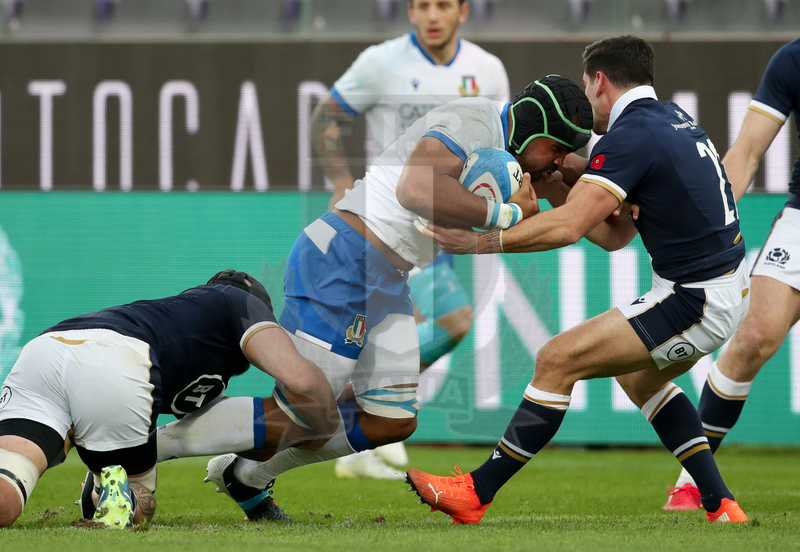 Autumn Nations Cup 2020, Round 1, Firenze, Stadio Artemio Franchi, 14/11/2020, Italia v Scozia. Una carica di Maxime Mbandà. Foto Roberto Bregani/Fotosportit