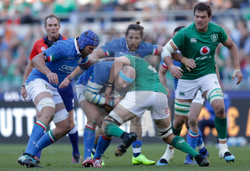 Guinness Sei Nazioni 2019, Round 3, Roma, Stadio Olimpico, 24/02/2019, Italia v Irlanda. Una carica di Leonardo Ghiraldini col sostegno di Dean Budd e Michele Campagnaro. Foto Roberto Bregani/Fotosportit