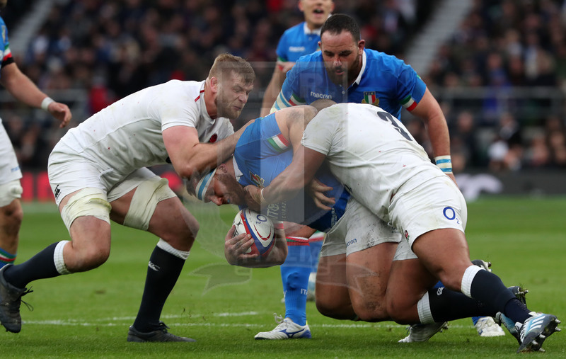 Guinness Sei Nazioni 2019, Round 4, Londra, Twickenham 09/03/2019, Inghilterra v Italia, Andrea Lovotti placcato da Synkler e Kuis. Foto Daniele Resini/Fotosportit