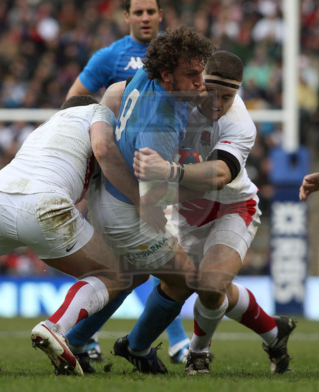 Rbs Sei Nazioni 2009, Londra, Twickenham 07/02/2009, Inghilterra v Italia, Mauro Bergamasco placcato da Worlsey. Foto Daniele Resini/Fotosportit