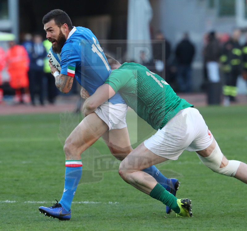 Guinness Sei Nazioni 2019, Round 3, Roma, stadio Olimpico 24/02/2019, Italia v Irlanda, Jaiden Hayward placcato da Farrell. Foto Daniele Resini/Fotosportit
