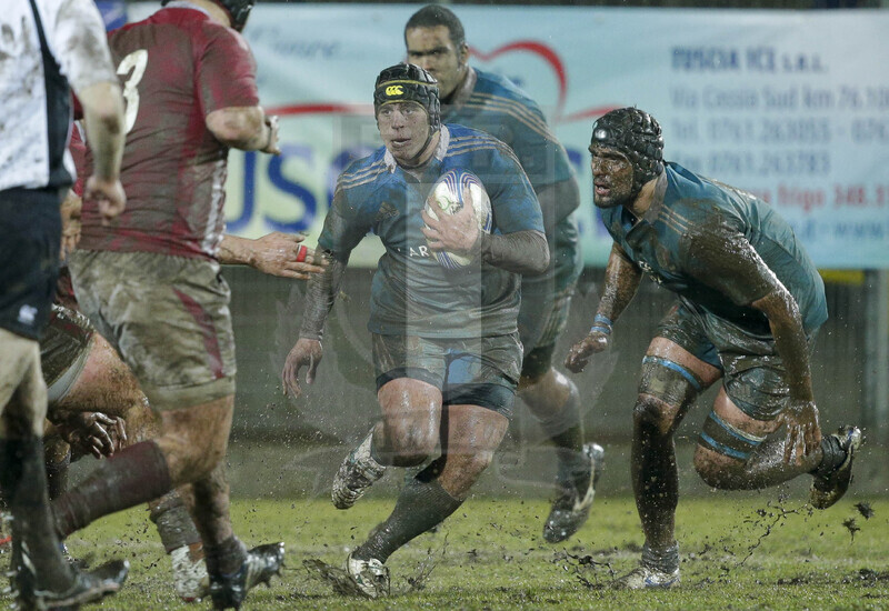 RBS 6 Nazioni U20 2013, Viterbo, Stadio Enrico Rocchi, 22-02-2013, Italia U20 v Galles U20. Nicolò Albano cerca un varco tra i difensori gallesi
