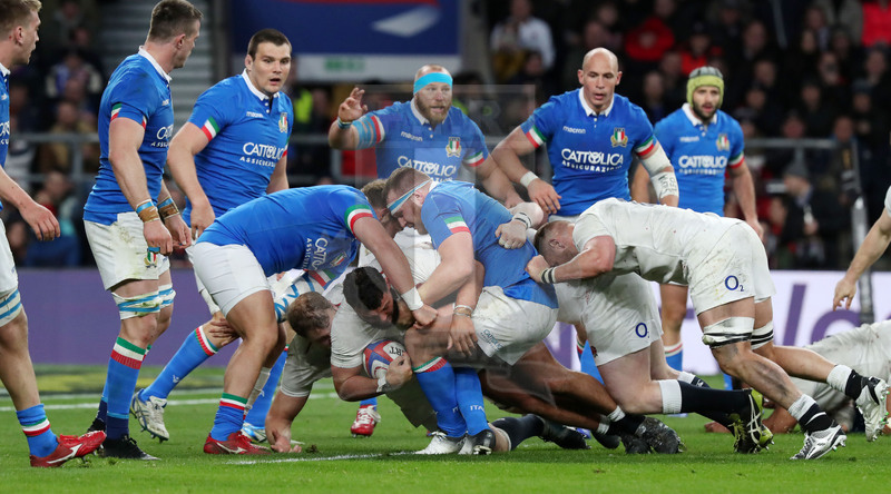 Guinness Sei Nazioni 2019, Round 4, Londra, Twickenham 09/03/2019, Inghilterra v Italia, Ellis Genge portato a terra dalla difesa azzurra. Foto Daniele Resini/Fotosportit