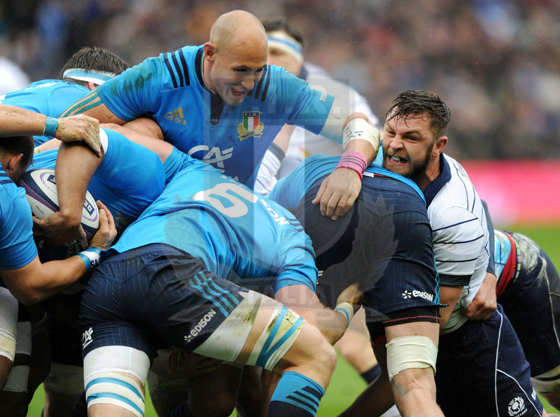 RBS Sei Nazioni 2017, Edimburgo, Murrayfield Stadium 18/03/2017, Scozia v Italia, Sercio Parisse in un drive. Foto David Gibson/Fotosportit