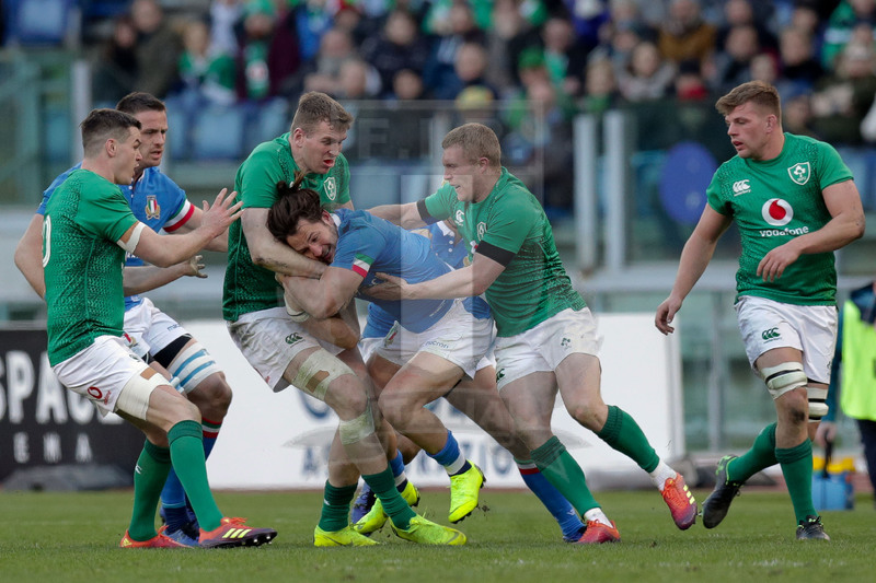 Guinness Sei Nazioni 2019, Round 3, Roma, Stadio Olimpico, 24/02/2019, Italia v Irlanda. Michele Campagnaro attacca Keith Earls (des) e Chris Farrell. Foto Roberto Bregani/Fotosportit