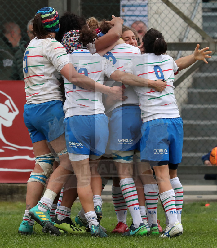 Guinness Sei Nazioni 2019 Donne, Padova, stadio Plebiscito 17/03/2017, Italia Donne v Francia Donne, le Azzurre festeggiano la meta di Sofia Stefan. Foto Daniele Resini/Fotosportit