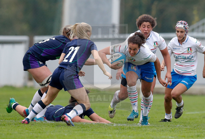 Test Match Donne Novembre 2018, Calvisano (BS), Pata Stadium, 4-11-2018, Italia Femminile v Scozia Femminile. Emanuela Furla cerca un varco nella difesa scozzese. Foto: Roberto Bregani/Fotosportit