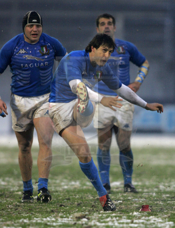 Test match 2005, Monza, stadio Brianteo 26/11/2005, Italia v Fiji, Ramiro Pez al calcio piazzato. Foto Daniele Resini/Fotosportit