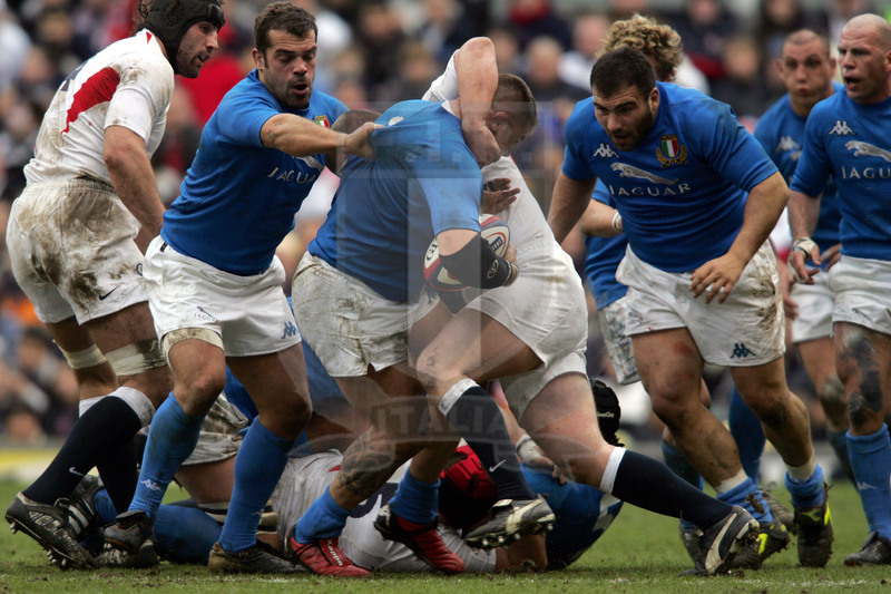 Rbs Sei Nazioni 2005, Londra, Twickenham 12/03/2005, Inghilterra v Italia, Andrea Lo Cicero preso alto. Foto Daniele Resini/Fotosportit