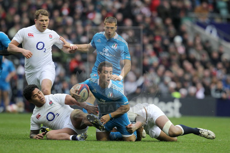 6 nazioni 2013 , Londra , Stadio di Twickenham , 10.03.2013 , Inghilterra Italia , Luciano Orquera placcato dalla difesa inglese