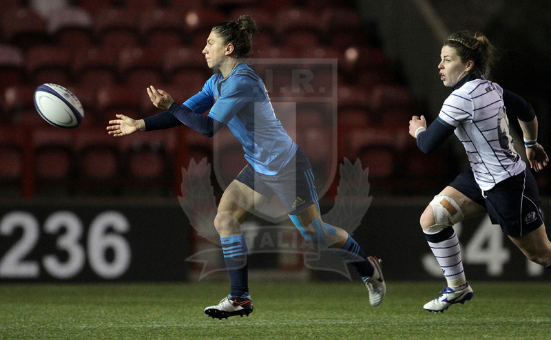 RBS Sei Nazioni 2017, Cumbernauld, Broadwood Stadium 17/03/2017 Scozia Donne v Italia Donne, Sofia Stefan passa palla. Foto Daniele Resini/Fotosportit