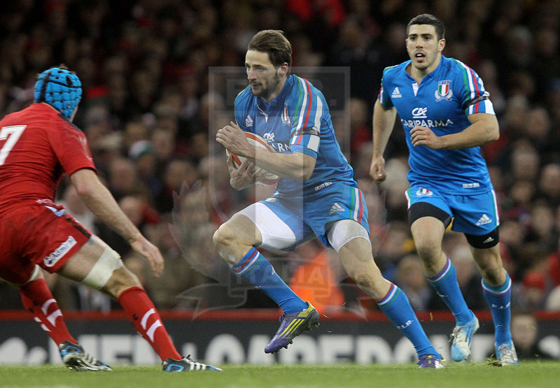 Sei Nazioni 2014, Cardiff. Millennium Stadium, 01/02/2014. Galles v Italia, Angelo Esposito con Gori in sostegno. Foto Daniele Resini/Fotosportit