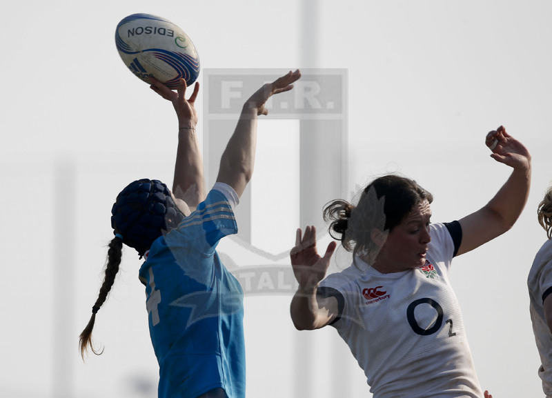 RBS 6 Nazioni Femminile 2014, Rovato (BS), Stadio Giulio e Silvio Pagani, 16-03-2014, Italia v Inghilterra. Cristina Molic in touche. Foto: Roberto Bregani