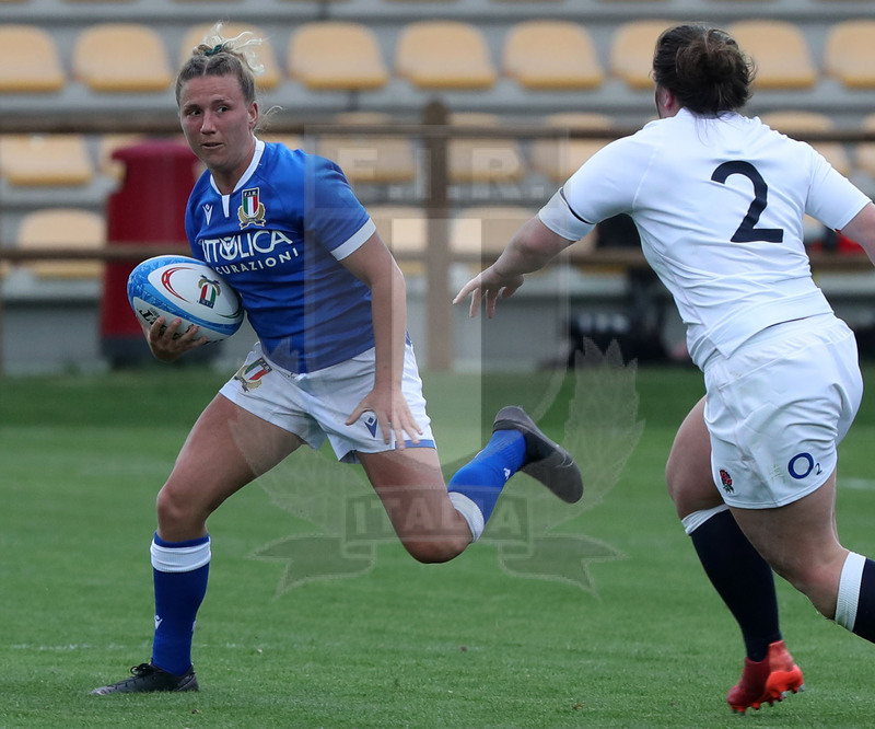 Sei Nazioni Donne 2021, Parma, stadio Lanfranchi 10/04/2021, Italia v Inghilterra, una finta di Veronica Madia su Amy Cokayn. foto Daniele Resini/Fotosportit