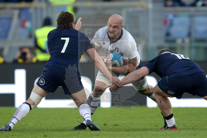 Guinness Sei Nazioni 2020, Round 3, Roma, Stadio Olimpico, 22/02/2020, Italia v Scozia. Una carica di Marco Lazzaroni su Hamish Watson e Willem Nel. Foto Roberto Bregani/Fotosportit
