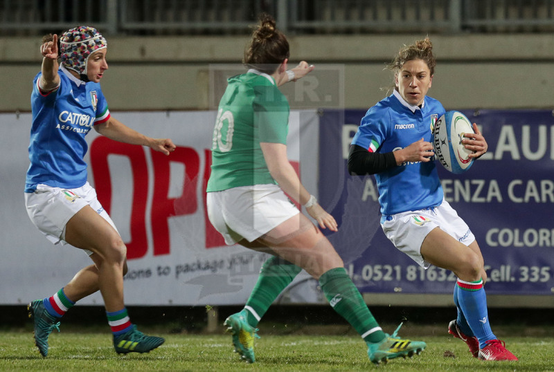 Guinness Sei Nazioni 2019 Donne, Round 3, Parma, Stadio Lanfranchi, 23/02/2019, Italia Donne v Irlanda Donne. Sofia Stefan attacca lo spazio difeso da cole Fowley. Foto Roberto Bregani/Fotosportit