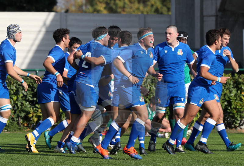 Test match U18, Trviso, stadio di Monigo, Italia U18 v Irlanda U18, festa per la meta di Lorenzo Casilio. Foto Daniele Resini/Fotosportit