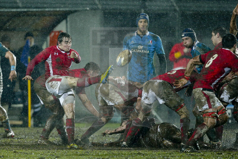 RBS 6 Nazioni U20 2013, Viterbo, Stadio Enrico Rocchi, 22-02-2013, Italia U20 v Galles U20. Rhodri Williams calcia nel box