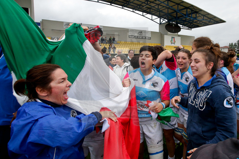 Finale Campionato Serie A Femminile Rugby 2014-2015, Parma, Stadio Lanfranchi, 23-05-2015, Monza Rugby 1949 v Valsugana Rugby Padova. Beatrice Rigoni festeggia la vittoria con le compagne di squadra a fine gara. Foto Roberto Bregani.