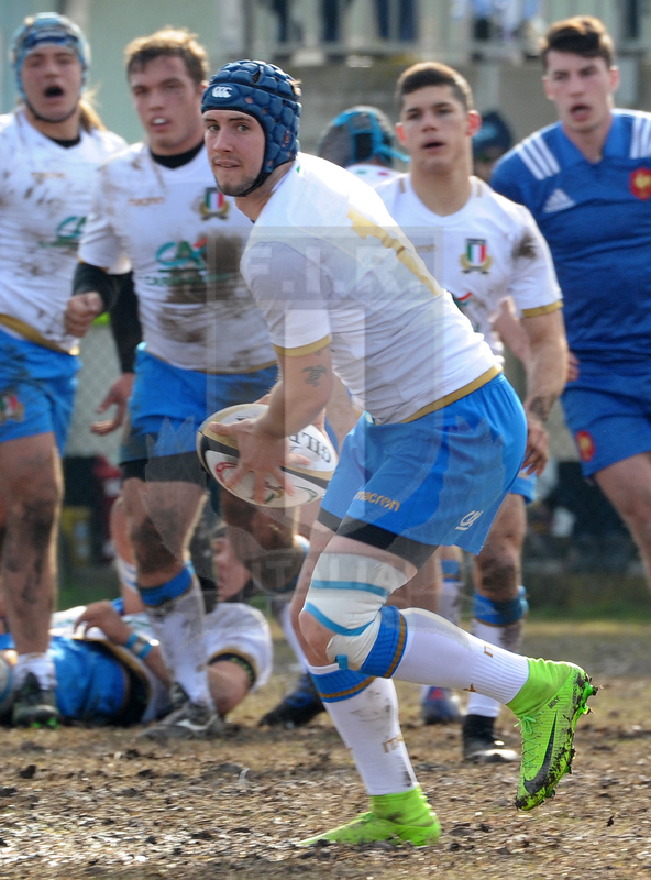 Test match U18, Badia Polesine 24/02/2018, Italia U18 v Francia U18, Michele Paruzzo passa palla.