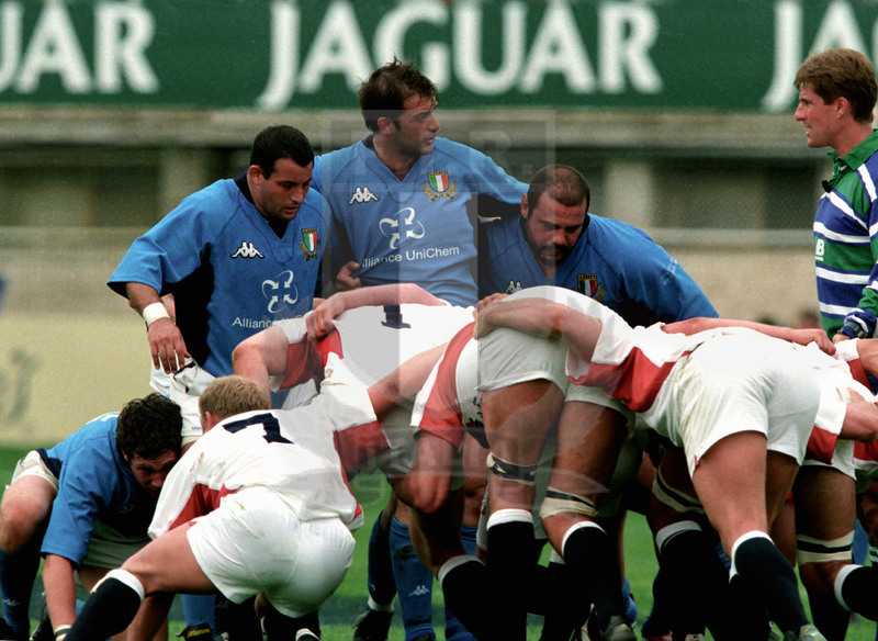 Rbs Sei Nazioni 2002, Roma, stadio Flaminio 07/04/2002, Italia v Inghilterra, prima linea italiana con Pucciariello; Moscardi e De Carli. Foto Daniele Resini/Fotosportit