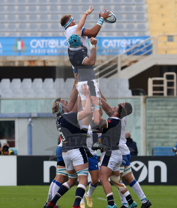 Autumn Nations Cup, Cattolica Test match 2020, Firenze, stadio Lanfranchi 14/11/2020, Italia v Scozia, touche conquistata da Niccolò Cannone. Foto Daniele Resini/Fotosportit