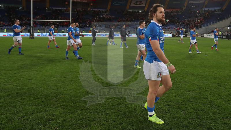 Guinness Sei Nazioni 2019, Round 2, Roma, Stadio Olimpico 09/02/2019, Italia v Galles, Michele Campagnaro al giro di campo finale. Foto Daniele Resini/Fotosportit
