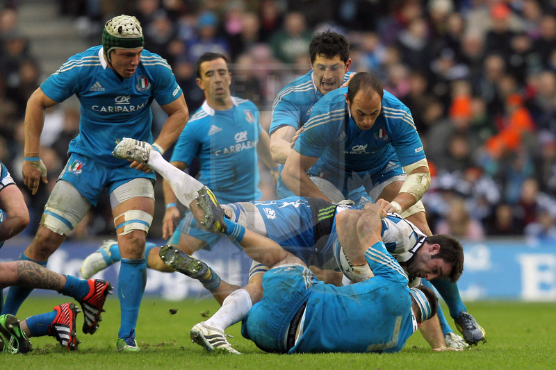 RBS 6 NAZIONI , Edinburgo 09-02-2013 , Scozia v. Italia , Stuart Hogg placcato da Simone Favaro e Sergio Parisse