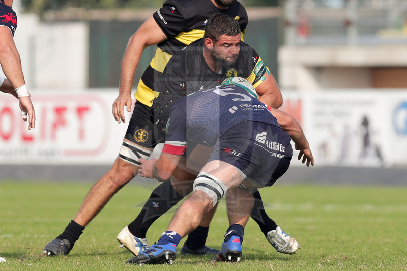 Continental Shield 2017-2018, Viadana, Stadio Zaffanella, 14-10-2017, Rugby Viadana v Cdul. Nicola Breglia placcato da Joao Lino. Foto: Roberto Bregani/ Fotosportit