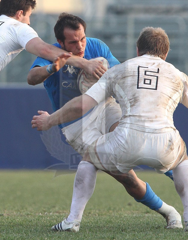 Sei Nazioni 2012, Rovigo, 2012/03/03, Italia U20 v Inghilterra U20, attacco a piedi scalzi di Andrea De Marchi. Foto Daniele Resini/Fotosportit