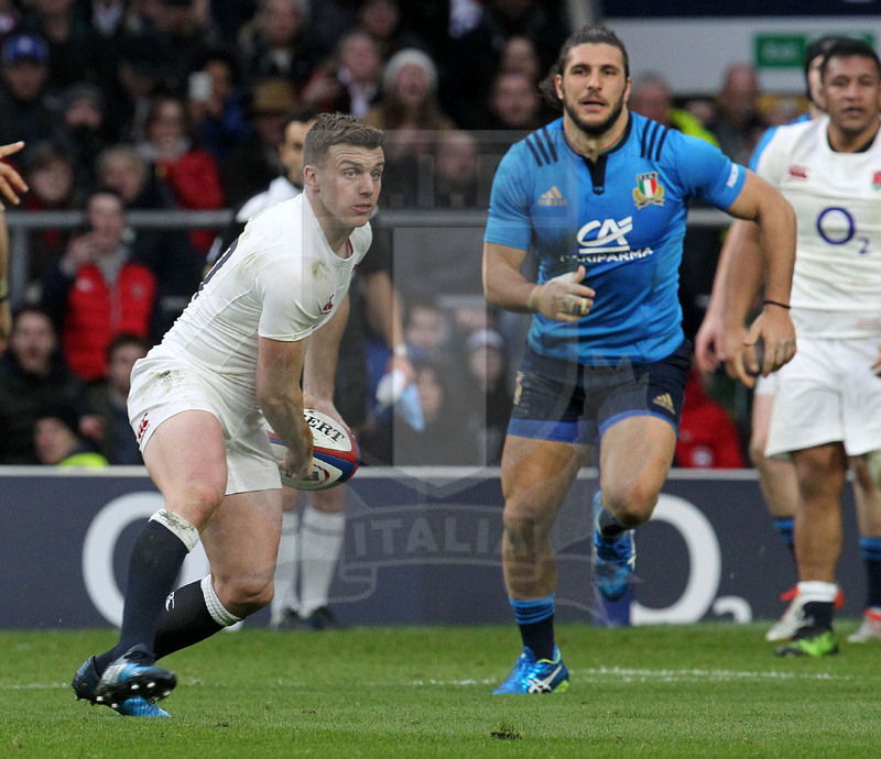 RBS Sei Nazioni 2017, Londra, Twickenham 26/02/2017, Inghilterra v Italia, George Ford apre palla. Venditti accorre. Foto daniele Resini/Fotosportit