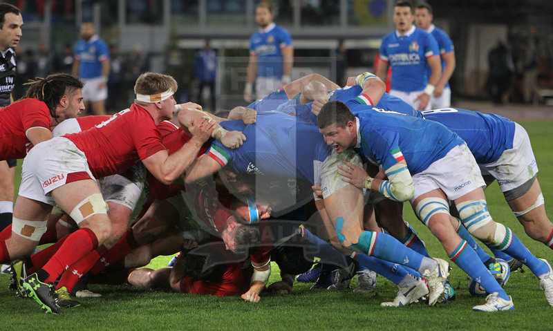 Guinness Sei Nazioni 2019, Round 2, Roma, Stadio Olimpico 09/02/2019, Italia v Galles, crollo delle mischie, Negri "in campana". Foto Daniele Resini/Fotosportit