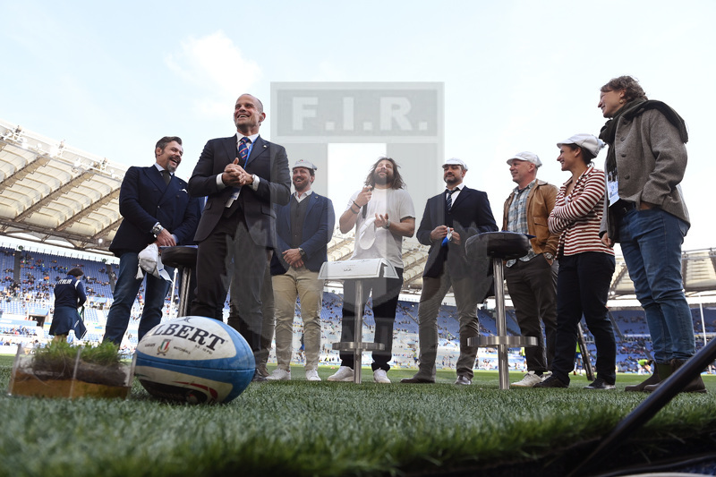 ROME, ITALY - MARCH 12: Leonardo Ghiraldini, Alessandro Zanni, Andrea Lo Cicero, Martin Castrogiovanni, Andrea Cimbrico, Marco Bortolami, Sara Barattin, Mauro Bergamasco and Alessandro Troncon pose before the Guinness Six Nations Rugby match between Italy and Scotland at Stadio Olimpico on March 12, 2022 in Rome, Italy. (Photo by Tullio Puglia - Federugby/Getty Images)