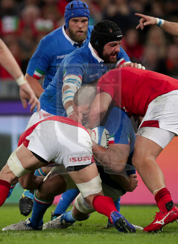 Guinness Sei Nazioni 2016, Round 2, Roma, Stadio Olimpico, 9/02/2019, Italia v Galles. David Sisi bloccato dagli avanti gallesi. Simone Ferrari in sostegno. Foto Roberto Bregani/Fotosportit