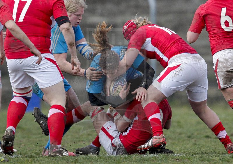 RBS 6 Nazioni Femminile 2013, Benevento, Campo Pace Vecchia, 24-02-2013, Italia v Galles. Una carica di Marta Ferrari