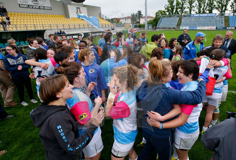 Finale Campionato Serie A Femminile Rugby 2014-2015, Parma, Stadio Lanfranchi, 23-05-2015, Monza Rugby 1949 v Valsugana Rugby Padova. Le ragazze del valsugana rugby festeggiano con i tifosi al termine della partita. Foto Roberto Bregani.