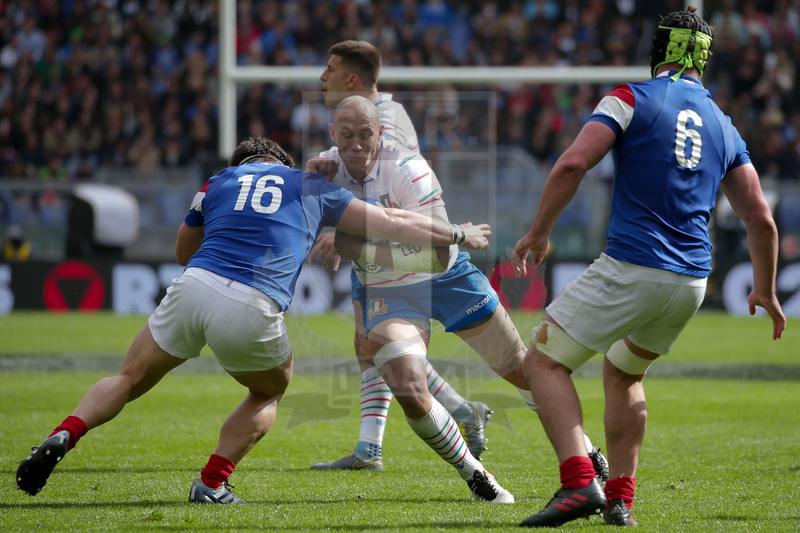 Guinness Sei Nazioni 2019, Round 5, Roma, Stadio Olimpico, 16/03/2019, Italia v Francia. Sergio Parisse attacca Camille Chat. Foto Roberto Bregani/Fotosportit