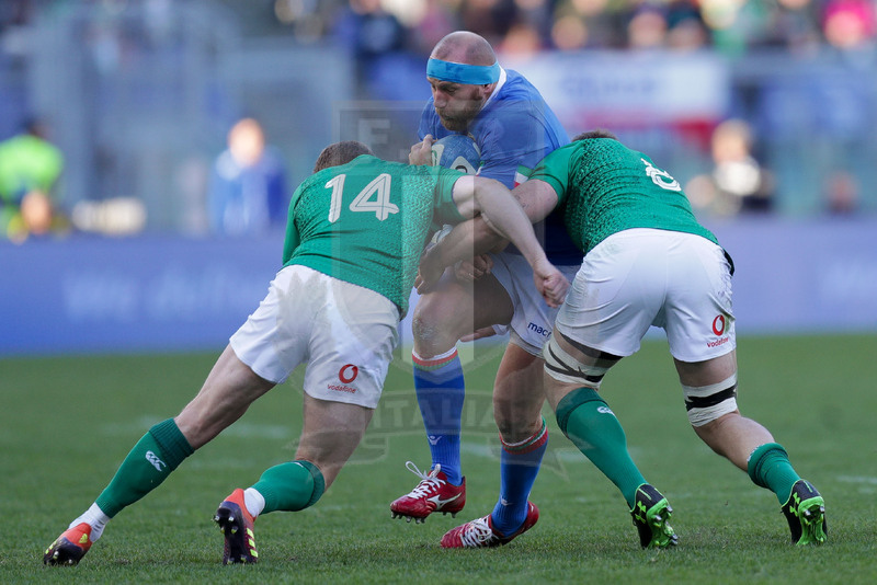 Guinness Sei Nazioni 2019, Round 3, Roma, Stadio Olimpico, 24/02/2019, Italia v Irlanda. Una carica di Leonardo Ghiraldini su Keith Earls (sin) e Jordi Murphy. Foto Roberto Bregani