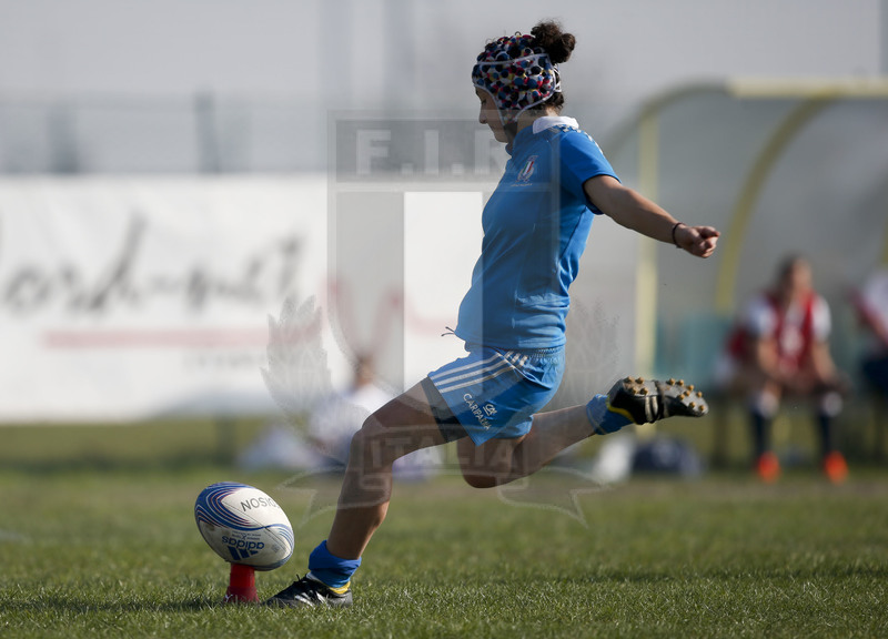 RBS 6 Nazioni Femminile 2014, Rovato (BS), Stadio Giulio e Silvio Pagani, 16-03-2014, Italia v Inghilterra. Michela Sillari al calcio di punizione. Foto: Roberto Bregani