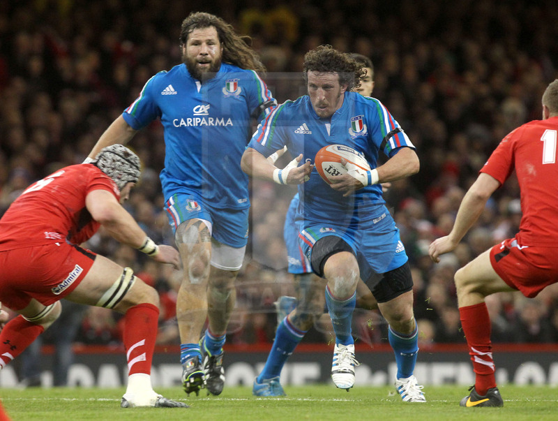 Sei Nazioni 2014, Cardiff. Millennium Stadium, 01/02/2014. Galles v Italia, Mauro Bergamasco con Castrogiovanni in sostegno. Foto Daniele Resini/Fotosportit