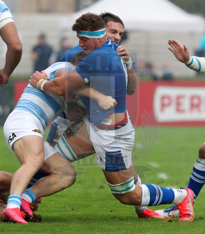 Autumn Nations Series 2021, Treviso, stadio di Monigo 13/11/2021, Italia v Argentina. Una carica di Giovanni Licata fermata da Thomas Gallo. Foto Daniele Resini/Fotosportit