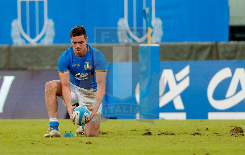 Credit Agricole Cariparma Test Match 2017, Catania, Stadio Massimino, 11-11-2017, Italia v Fiji. Carlo Canna si prepara a calciare una punizione. Foto: Roberto Bregani / Fotosportit
